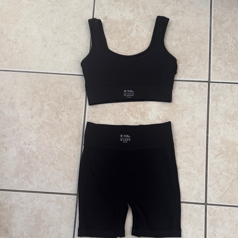 Black Sports Bra and Shorts Set Size S good condition yoga set women
